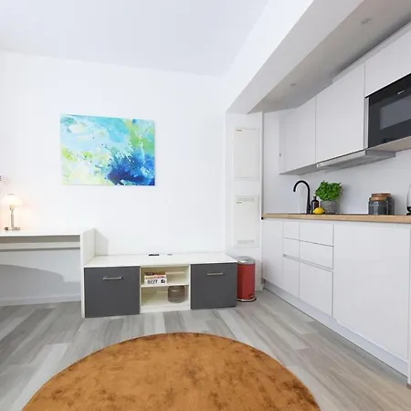 Huber Living Single 301 아파트 저머링